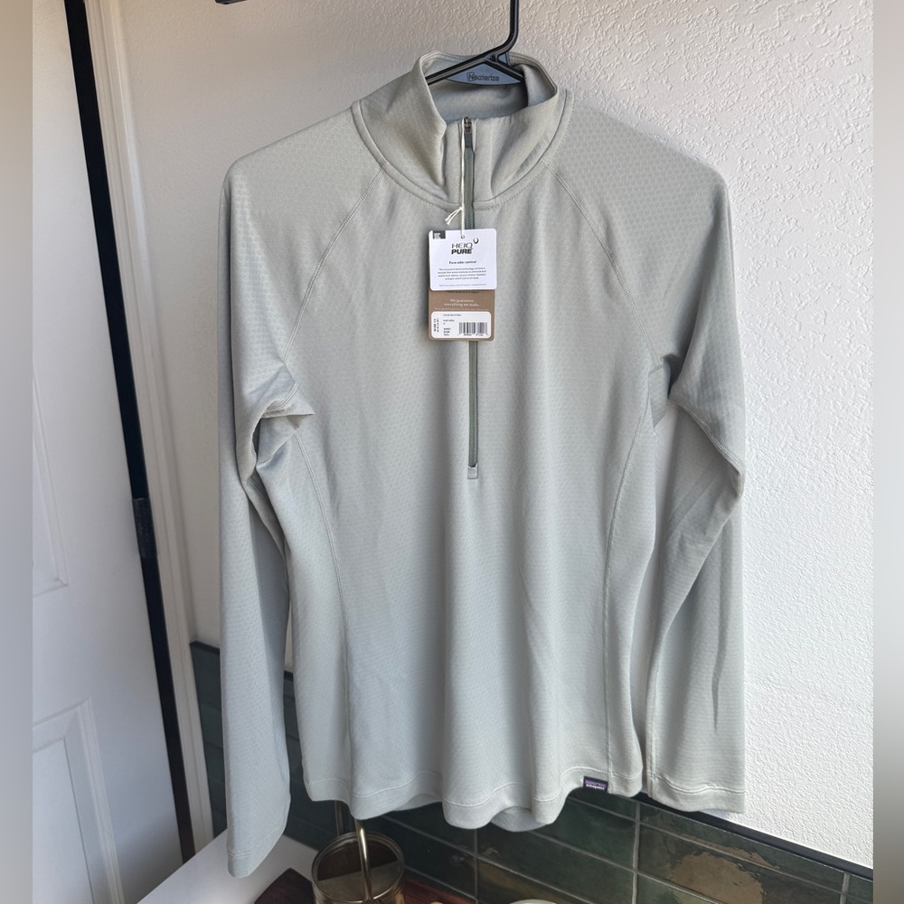 Patagonia Capilene Midweight Zip. NWT. Size Medium. Sleet Green.